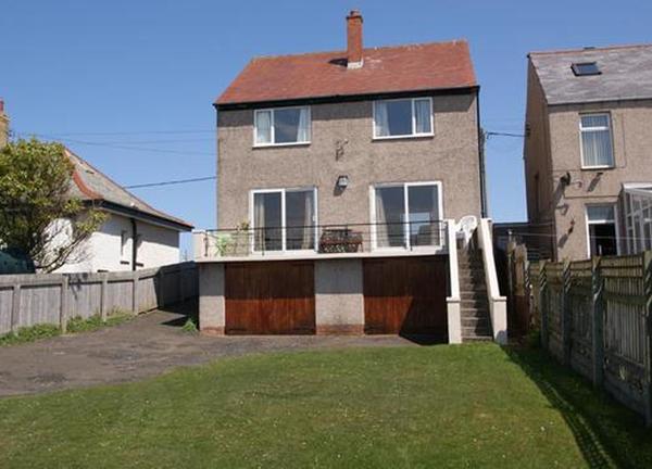 Capenhurst 4 Star Coastal Cottage Beadnell only 3 minutes walk to the Beach