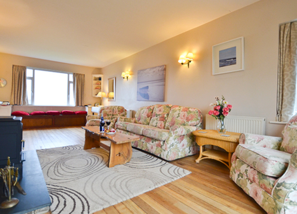 Capenhurst 4 Star Coastal Cottage Beadnell only 3 minutes walk to the Beach - sleeps 6