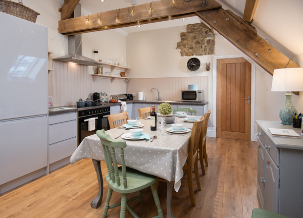 Cross Cottage is a 5 Star barn conversion surrounded peacefully by open countryside, on our working family farm Little White Farm only 3.5 miles from Durham City a World Heritage Site yet surrounded by peaceful countryside with views of the countryside on
