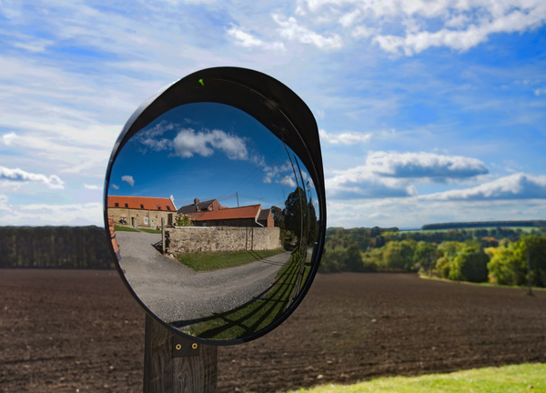 Cross Cottage is a 5 Star barn conversion surrounded peacefully by open countryside, on our working family farm Little White Farm only 3.5 miles from Durham City a World Heritage Site yet surrounded by peaceful countryside with views of the countryside on